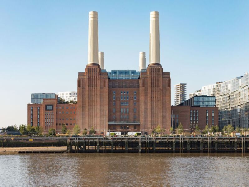 1 BATTERSEA POWER STATION LEGACY Photo Credit Peter Landers 939 N1185