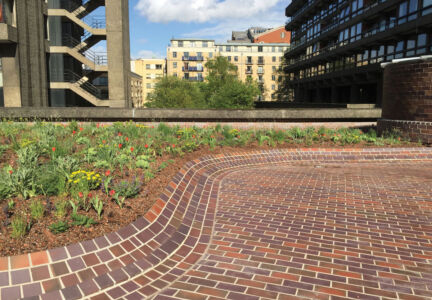Barbican paving featuring a Serpentine line