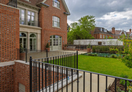 Family Home Wimbledon image 2